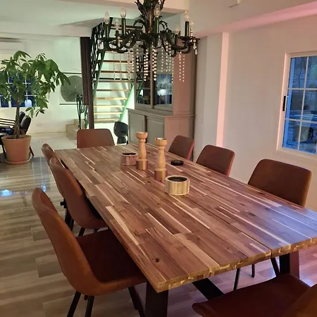 Mansion Els Amics לינה וארוחת בוקר טורנט
